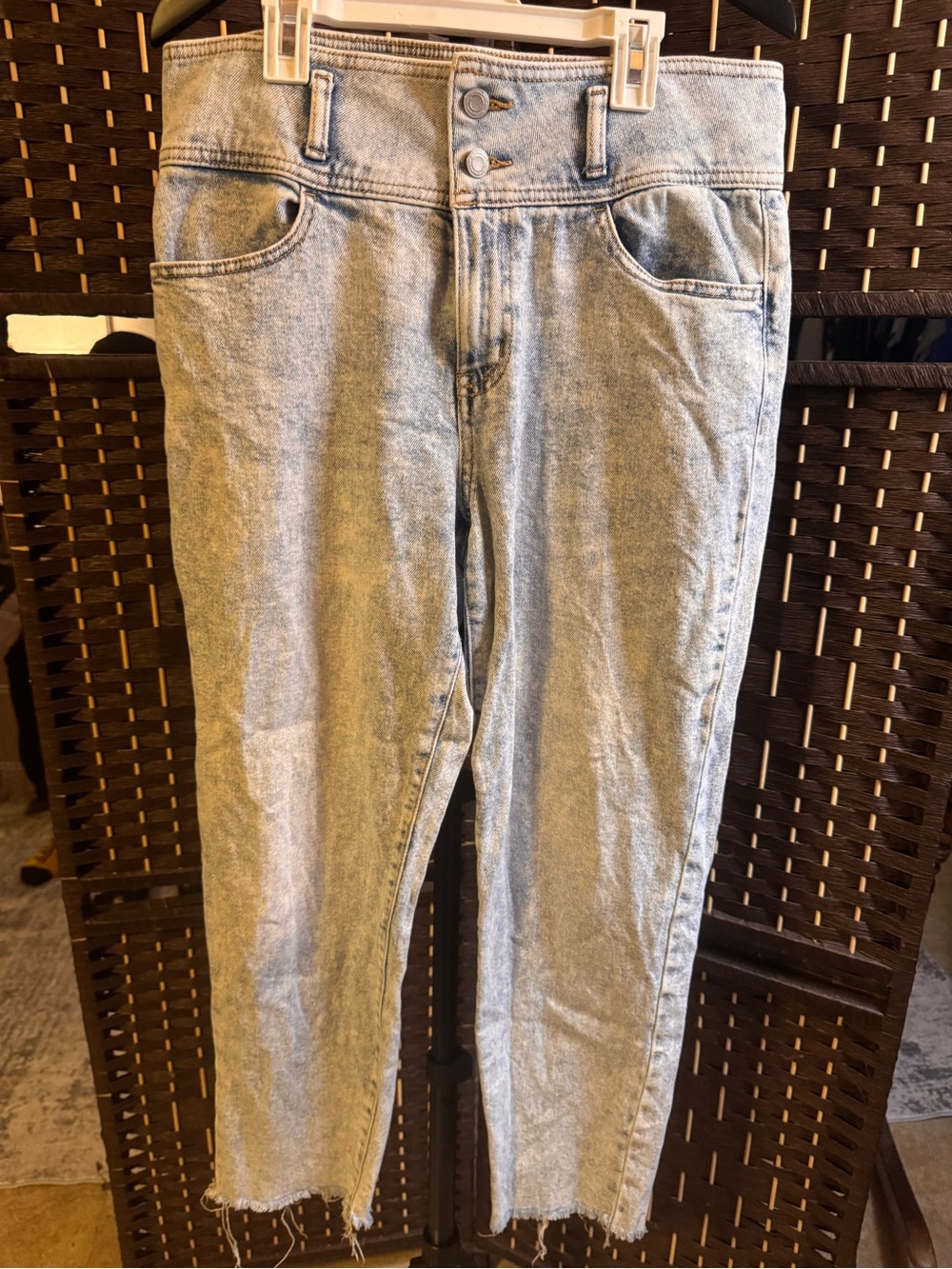 SO Light Acid Wash High-Rise Ankle Jeans